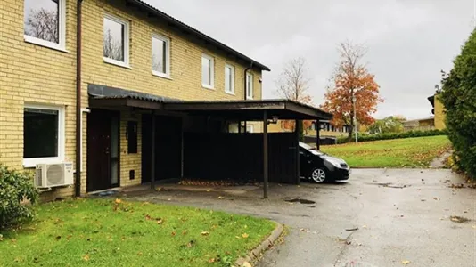 Houses in Södertälje - photo 1