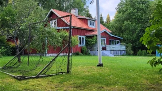 Houses in Örebro - photo 1