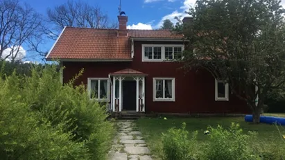 Julita - 8rok - tillsv - 10.350kr/mån