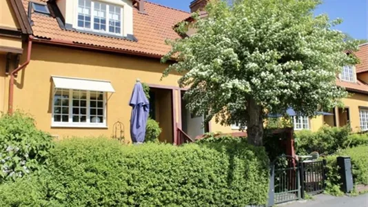 Houses in Lidingö - photo 1