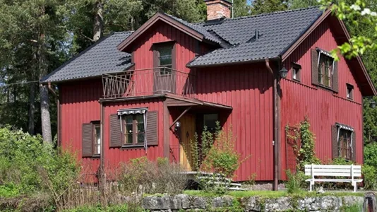 Houses in Örebro - photo 1