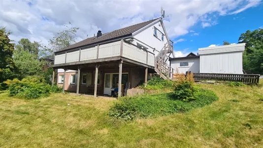 Houses in Södertälje - photo 1